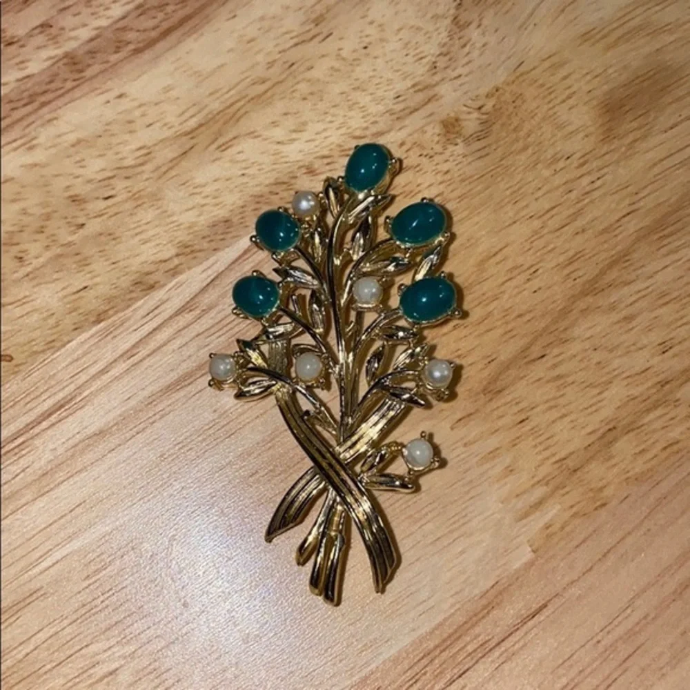 Vintage Sarah Coventry‎ Brooch Green Pearl Stones